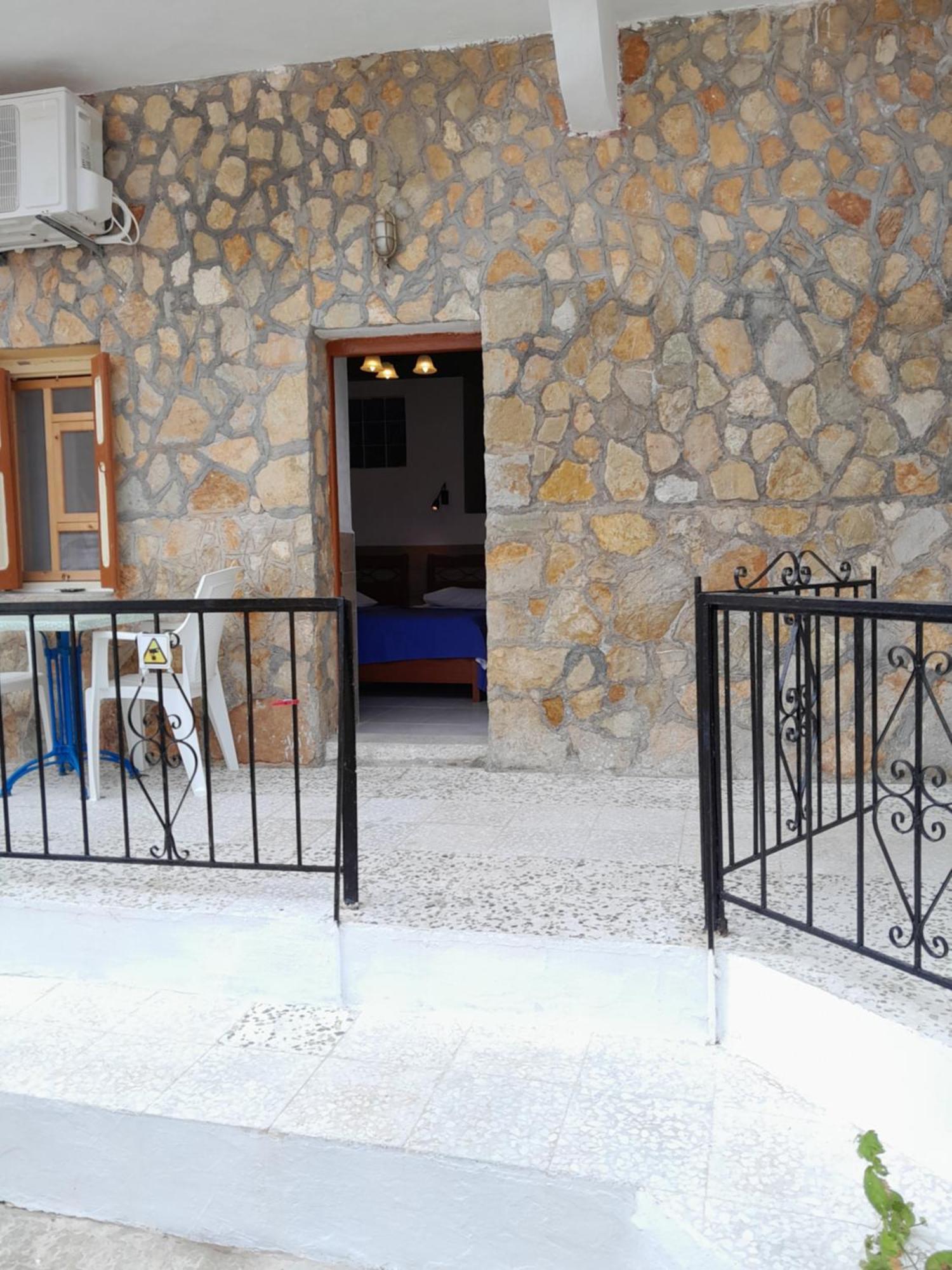 "Aris" Sevasti Symi Studios Eksteriør bilde